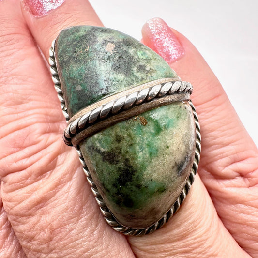 Vintage Native American Huge Domed Green Gemstone Sterling Silver Ring Size 8.5